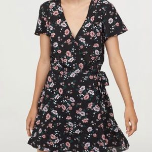 H&M Short Sleeve Floral V-Neck Dress
